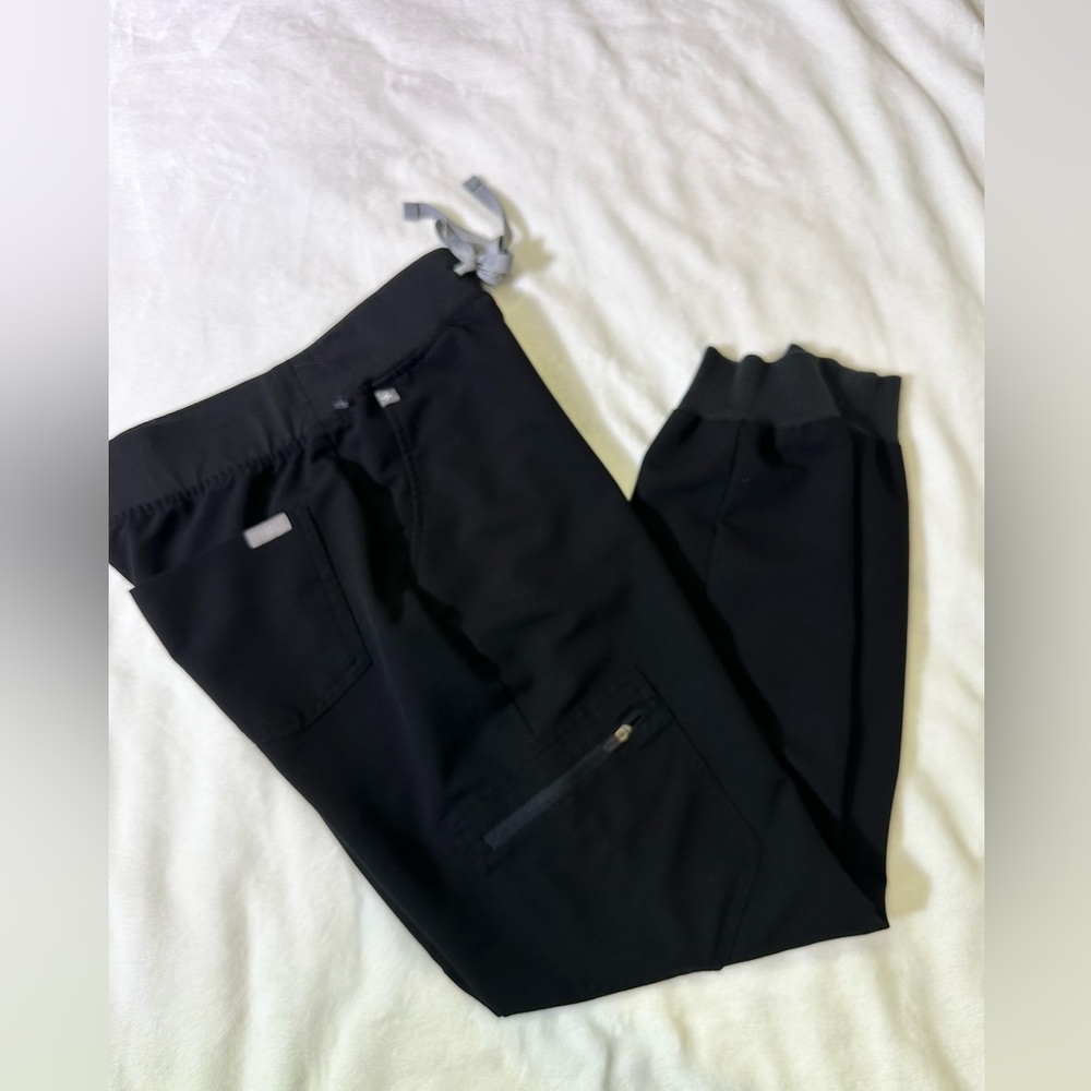 Figs Black Technical Collection Label - image 1